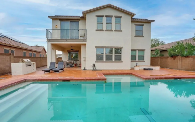 Pool, Views & Ample Space! Sunny Goodyear Retreat