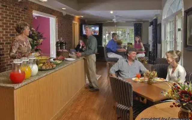Hillwinds Inn