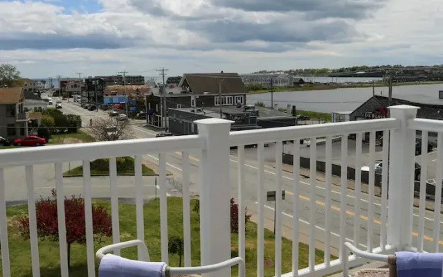 The Sea Breeze Inn