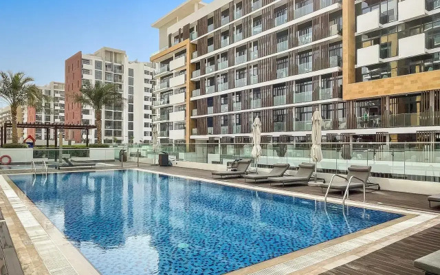 1Br Azizi Riviera B7, Pool View