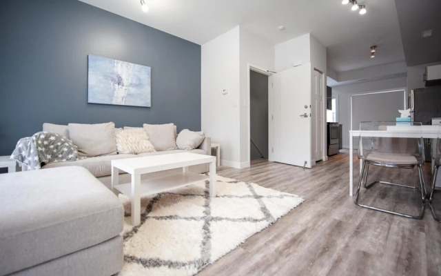 Upscale 2 Bedroom Townhouse Near Uofm IG Field
