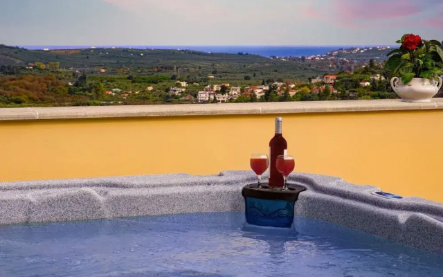 Charming Holiday Home in Maheri