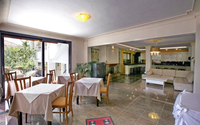 Theofilos Classic Hotel