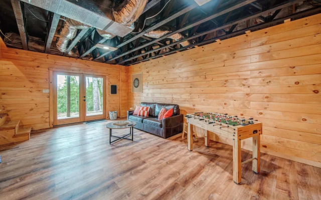 Gorgeous & Secluded 3 BDR Cabin in Mineral Bluff!