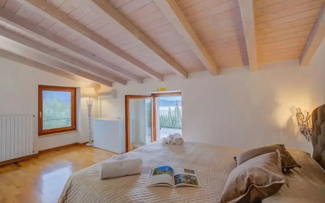 Villa Iris-lakeview & Shared Pool