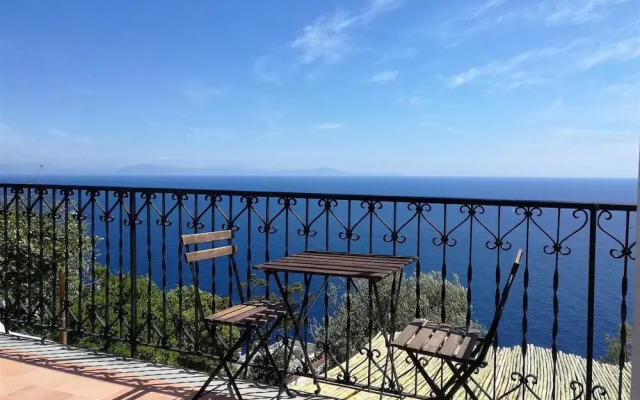 Mareluna Holiday Home