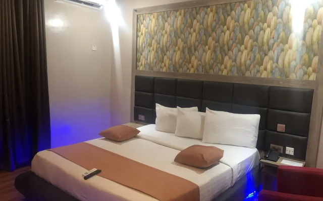 Mayors & Diplomat Suite GRA