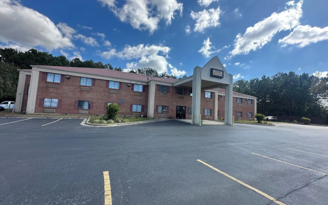 Lamar Inn & Suites