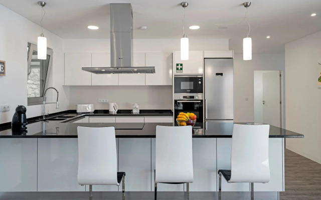 Beautiful Modern Villa in Calheta – CalhetaScape