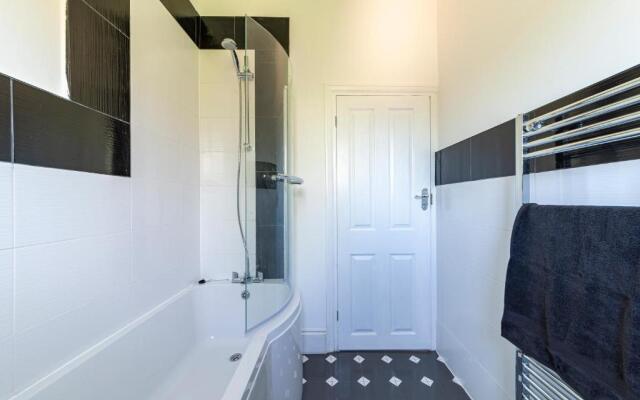 The Sailsbury Snug