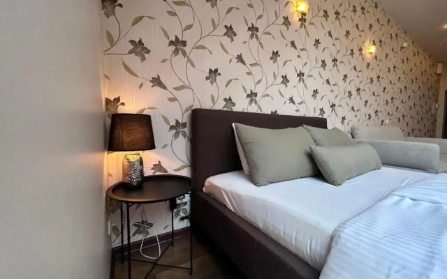 City center , studio apartment , 5 min to the sea