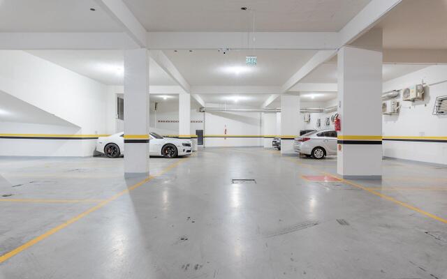 Apto moderno a 8 min do centro CTR1302