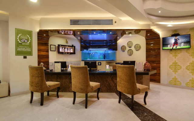 Akshaya Aura