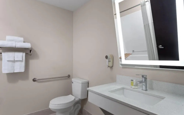 Super 8 Oshkosh Airport