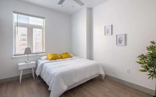 Luxury Central Apartment with Gym