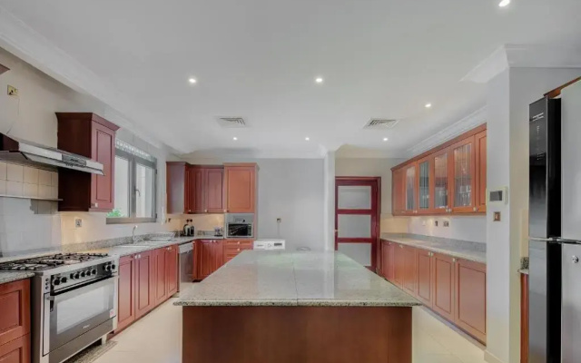 Maison Privee - Prvt Pool & Beach Access in Luxury Palm Jumeirah 6BR Villa