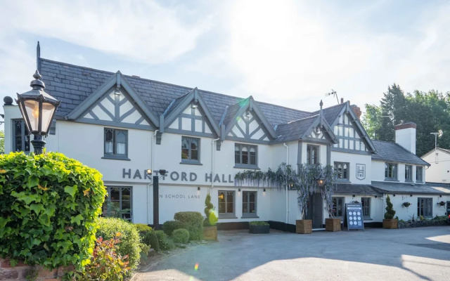 Hartford Hall on School Lane