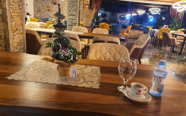 Rey Hotel & Restorant