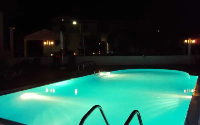 Privee Santorini