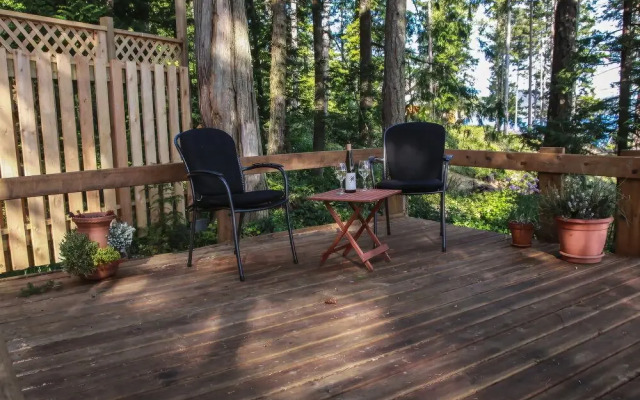 Salmonberry Inn