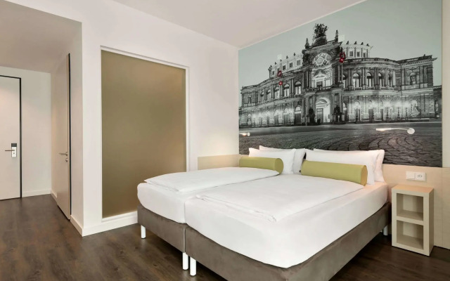 Super 8 by Wyndham Dresden