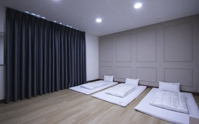 Yeongdeok Ganggu Port Stay
