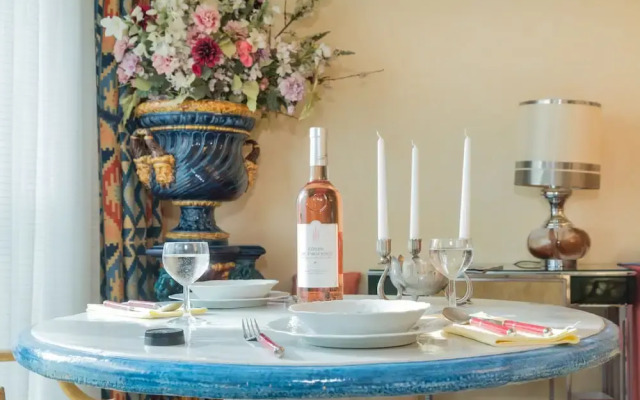 FOCH-CHAMPS ELYSEES Suites