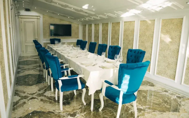 Emerald Suite Hotel