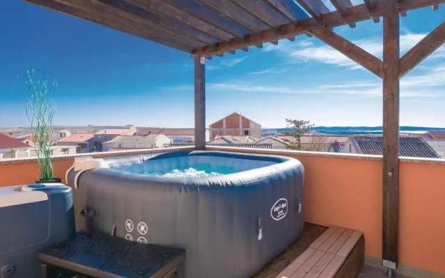 Amazing Apartment in Povljana With 2 Bedrooms, Jacuzzi and Wifi