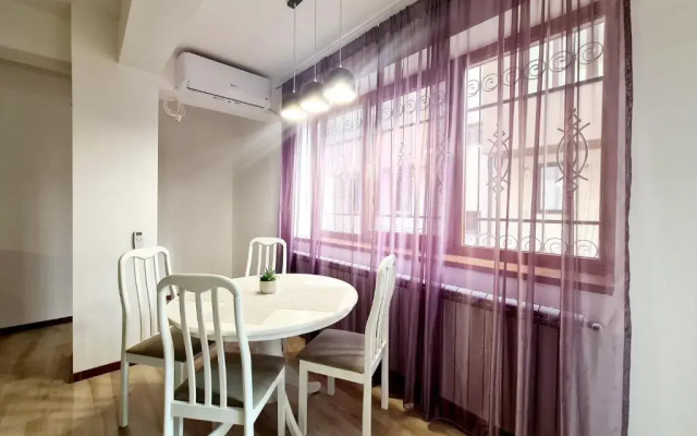 R.O.S.E. Apartment
