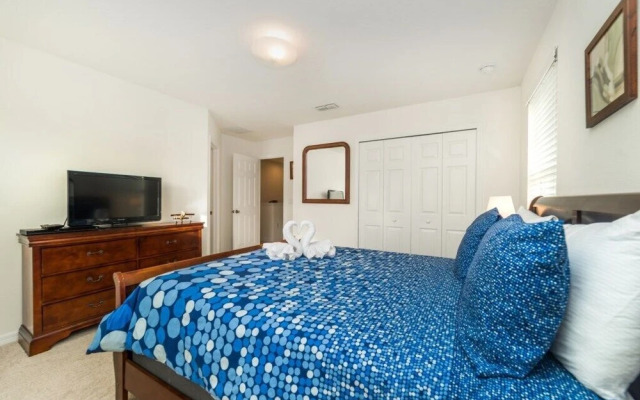 241 Las Fuentes Drive 6 Bedroom Home by Redawning