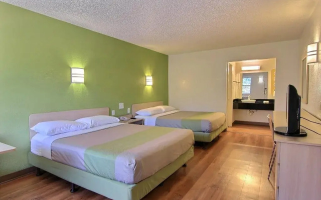 Motel 6 Austin, TX - Central Downtown UT
