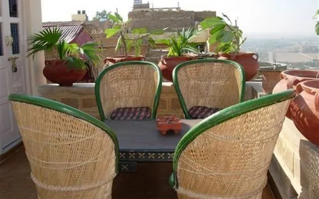 Hotel Monsoon Palace
