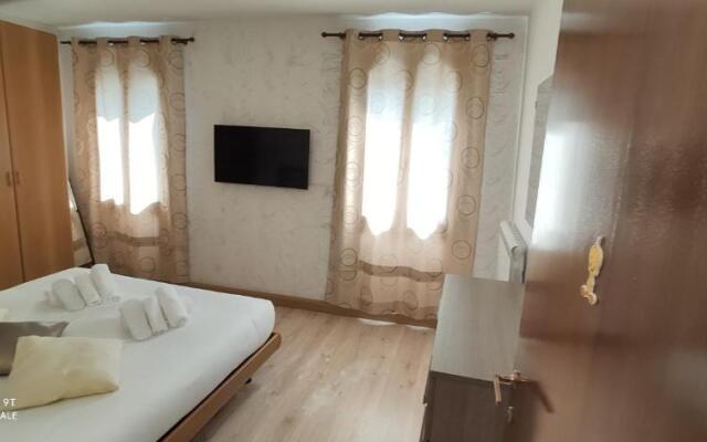 Susy Biennale Apartment - Canal View and Garden