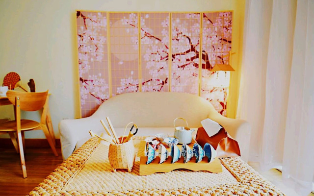 Avatar Old Days Queen Bed & High Rise View Futian