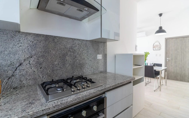 Modern 2BR Apartment - Paseo del Mar