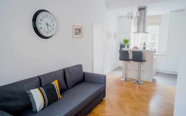 Apartment Swietojanska Warsaw by Renters