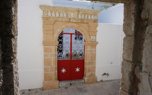 The Red Door in Koskinou