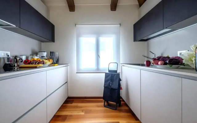 Lido - Stylish San Marco Apartment on Grand Canal