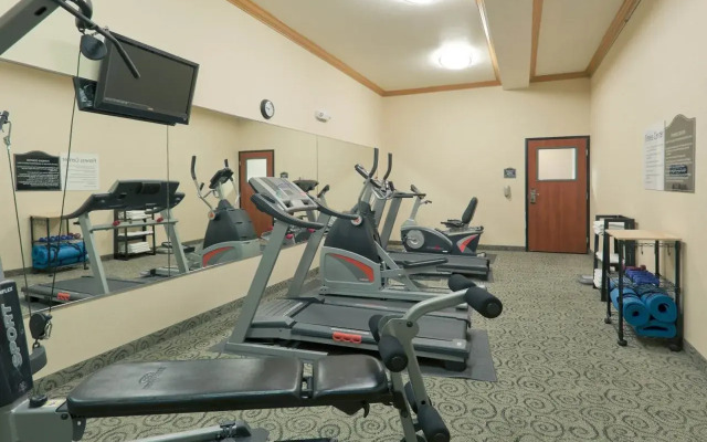 Holiday Inn Express and Suites Bakersfield Central by IHG