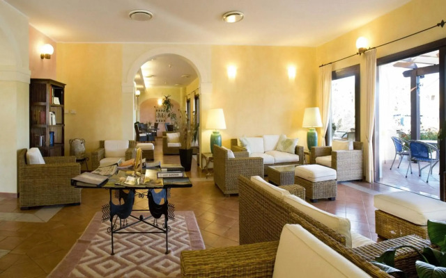 Lantana Resort Hotel & Apartments