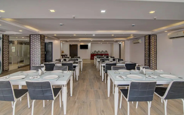 Super OYO Townhouse OAK The Platinum Studio 50