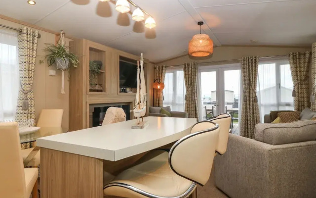 Seafront Holiday Home 2