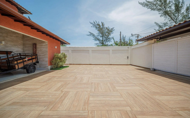 Casa Moderna com Quatro Suítes no Canal da Marina