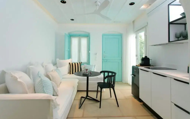 Majo Suites Hotel