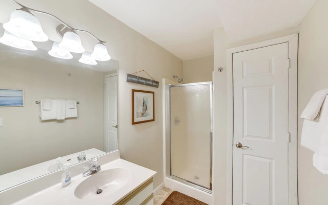 Branson Condo w/ Balcony, Near Silver Dollar City!