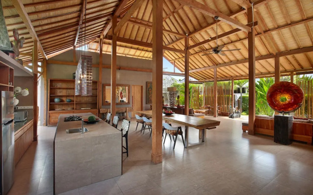 XXL Seminyak Sunset Boutique Villa