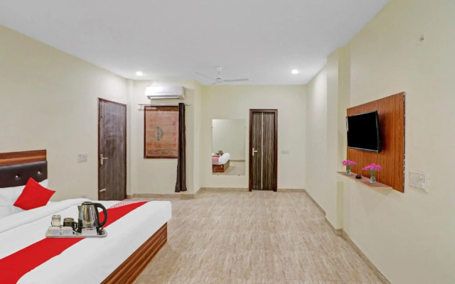 OYO 87988 Hotel Happy Moments