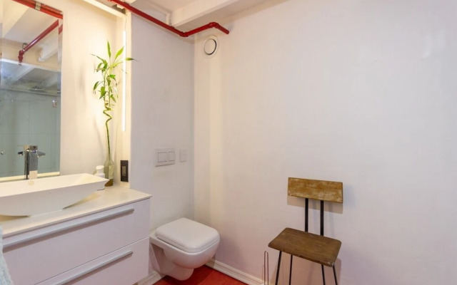 Wolroy House 405 by CTHA