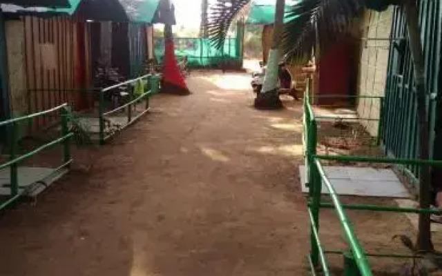 Zorba Holiday Inn Huts